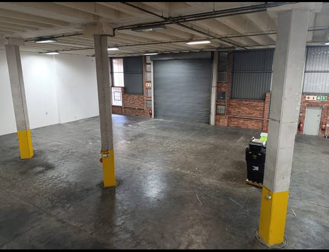 1,370M² WAREHOUSE TO LET IN WESTMEAD